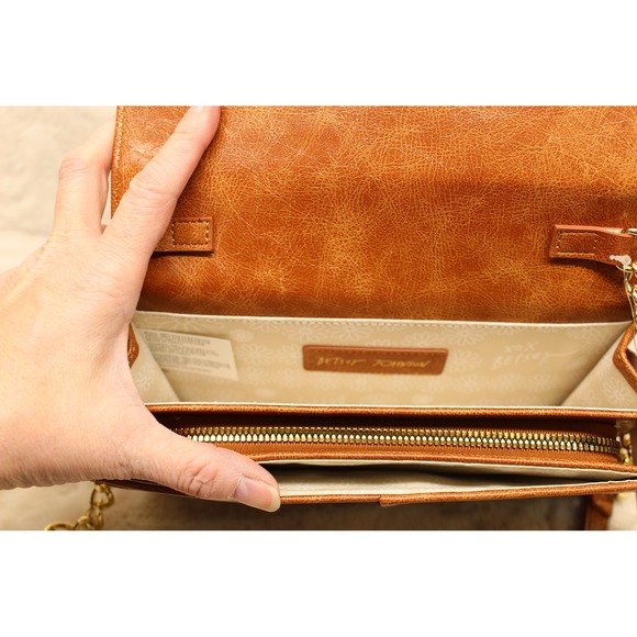 Betsey Johnson Studded Bow Crossbody Wallet Purse NWT Brown - Picture 6 of 13